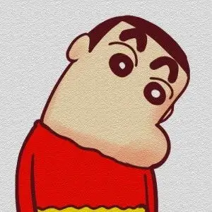 观众木刻刀的圆形头像，桌面上的刻刀与木屑